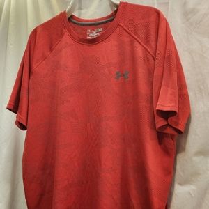 UNDER ARMOUR TOP